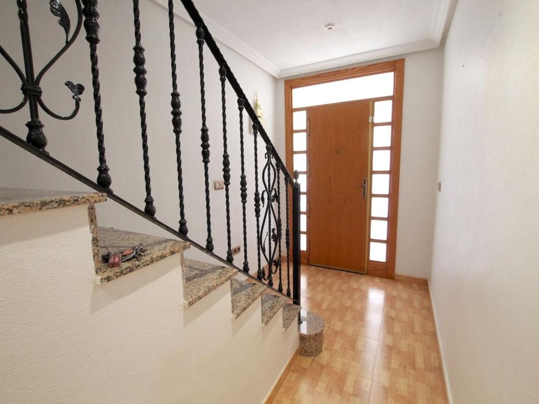 Продажа таунхауса в  Chalet adosado en Calle Rojales, Formentera del Segura , Форментера дель Сегура photo 5