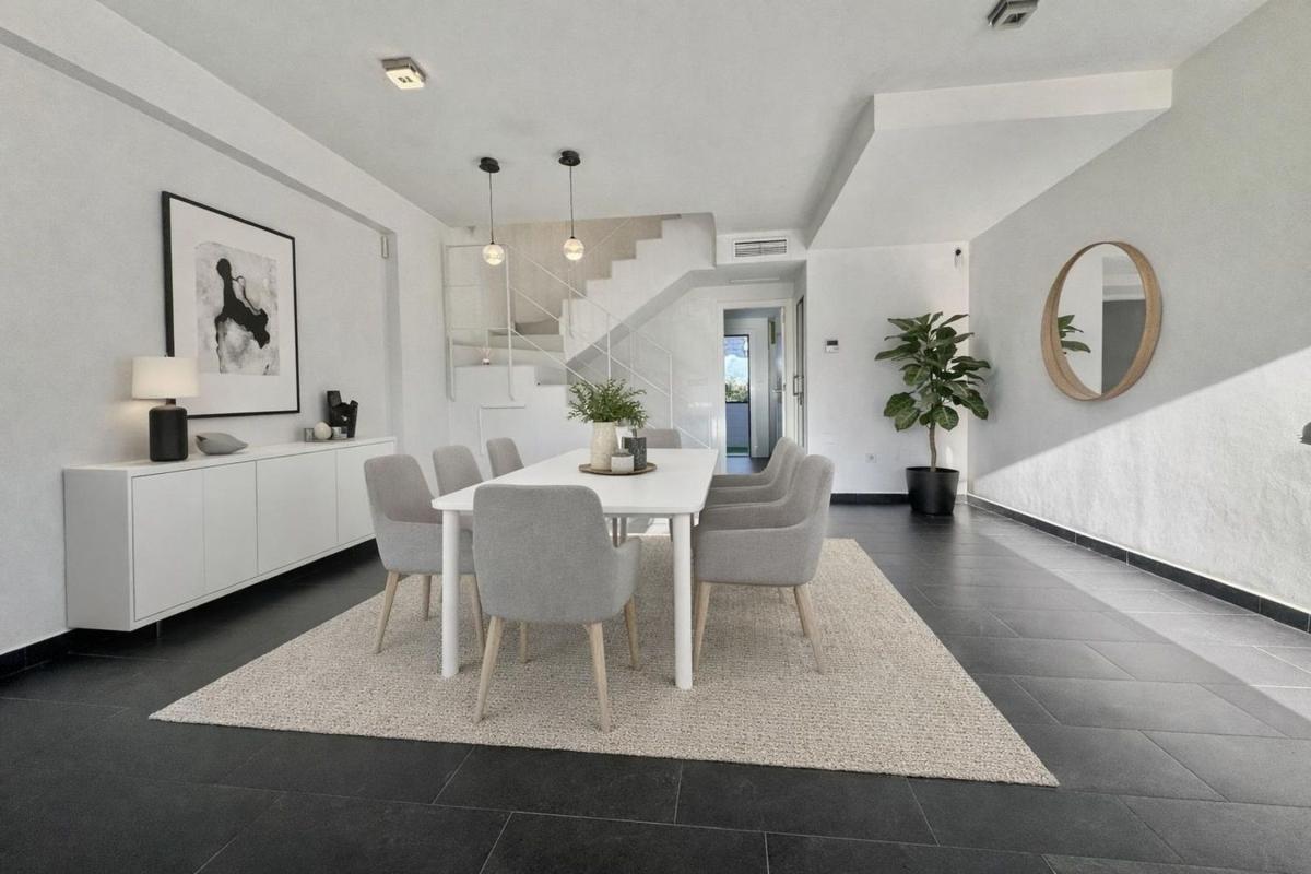 Продажа таунхауса в Chalet adosado en Calle Gines Saura Sanchez, Parque Acuático - Sector 25, Torrevieja , Торревьеха photo 4