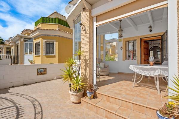 Chalet wolnostojący na sprzedaż w  Casa o chalet en Calle Eslovaquia, 8, Algorfa, Algorfa photo 4