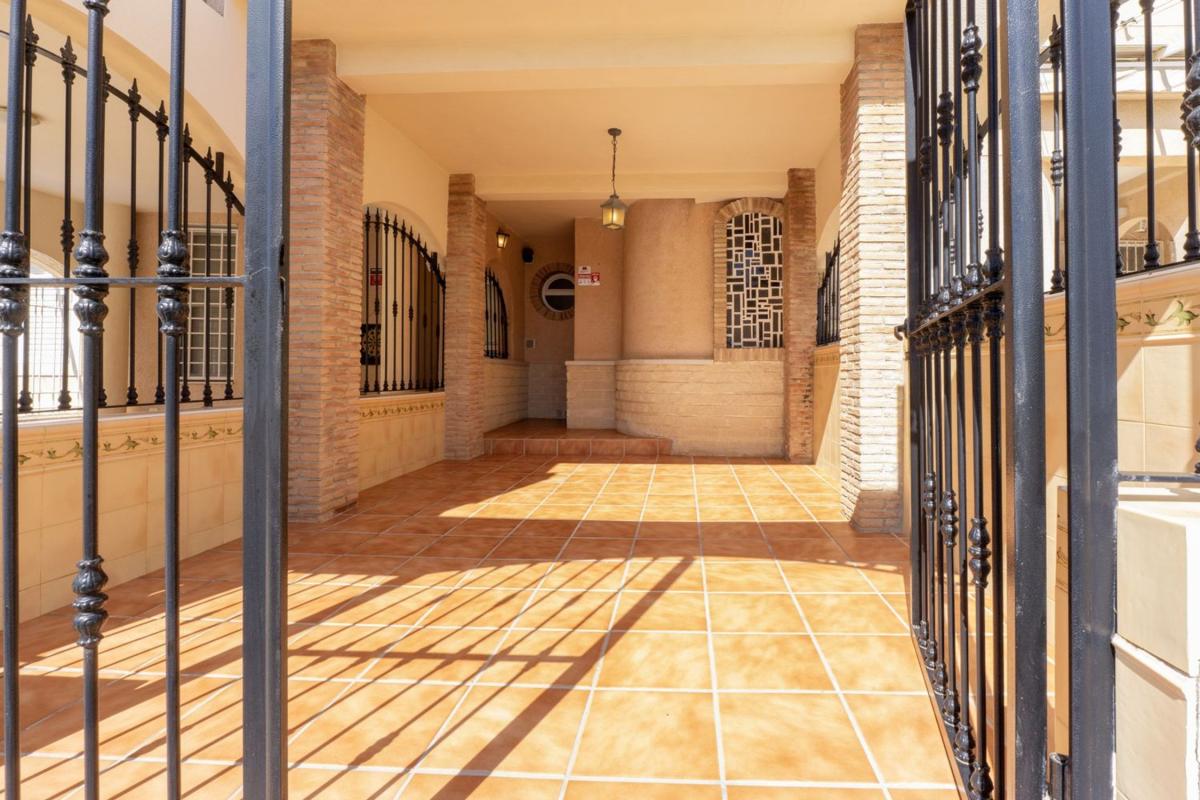 Продажа таунхауса в Chalet adosado en Avenida De Francia, Mil Palmeras, Pilar de la Horadada , Пилар де ла Орадада photo 2