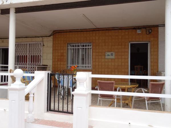 Chalet pareado en Avenida Desiderio Rodríguez, 30, Playa de los Náufragos, Torrevieja thumbnail 3