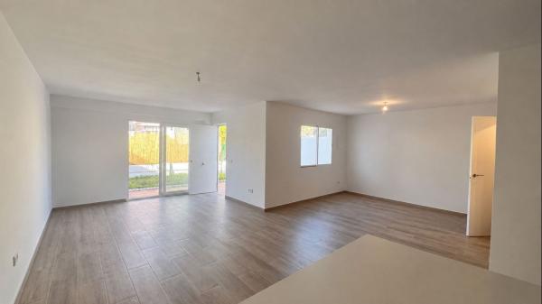 Chalet adosado en Calle Pico del Aneto, 64, Nueva Atalaya, Estepona thumbnail 3