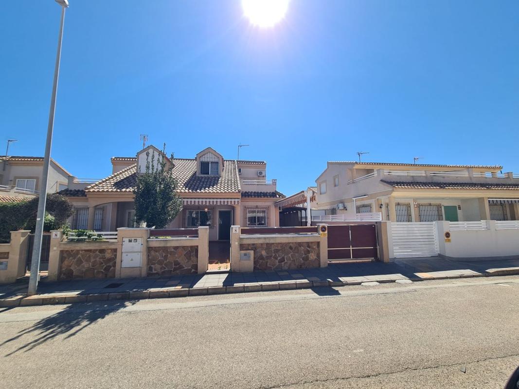 Venta de chalet adosado en Chalet adosado en CL Mar Del Norte, 11, Torre de la Horadada, Pilar de la Horadada , Pilar de la Horadada photo 1