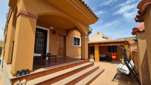 Casa o chalet independiente en Calle Sancho Panza, Aguas Nuevas, Torrevieja photo 1