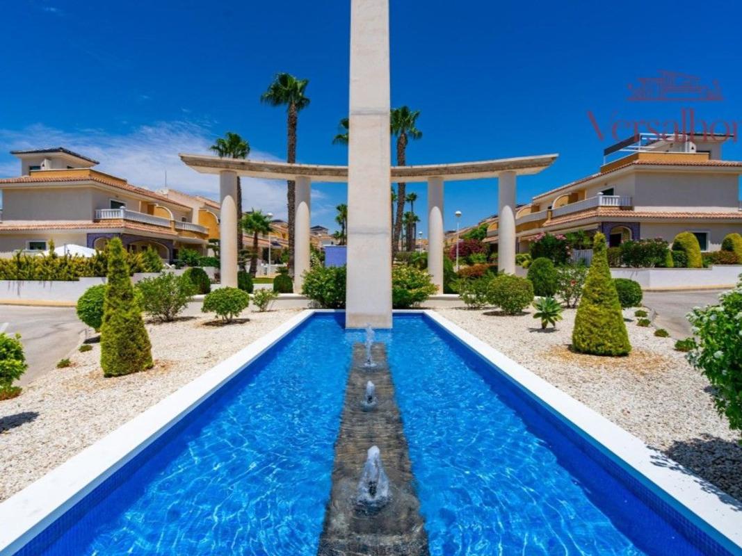 Sale of townhouse in Chalet adosado en Centro, Rojales , Rojales photo 4