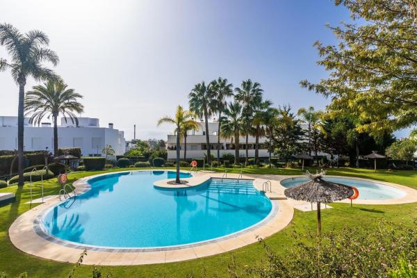 Venta de piso en Piso en Calle José Gómez Díaz, Rodeo Alto-Guadaiza-La Campana, Marbella, Marbella
photo 1
