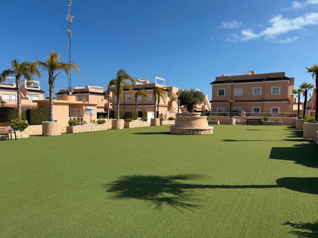 Venta de chalet adosado en  Chalet adosado en Calle Cabo de Palos, Lomas de Cabo Roig, Orihuela , Orihuela photo 5