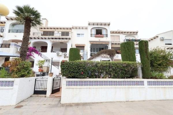 Chalet adosado en Calle Tramontana, Cabo Roig, Orihuela thumbnail 1
