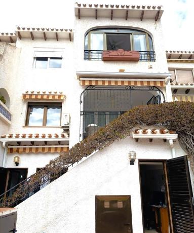 Chalet adosado en Calle Tramontana, Cabo Roig, Orihuela thumbnail 2