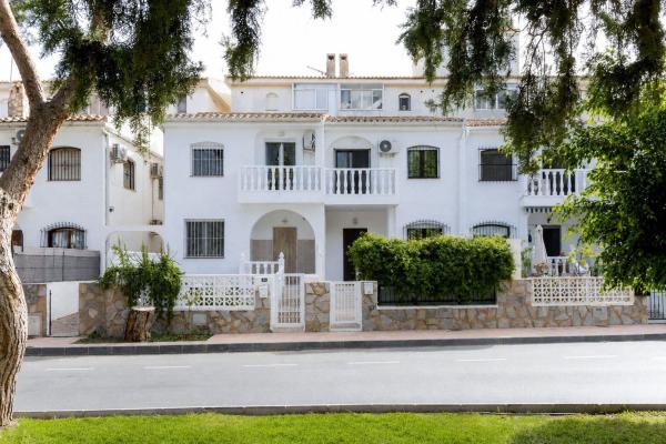 Chalet adosado en Calle Colon, La Zenia, Orihuela thumbnail 1