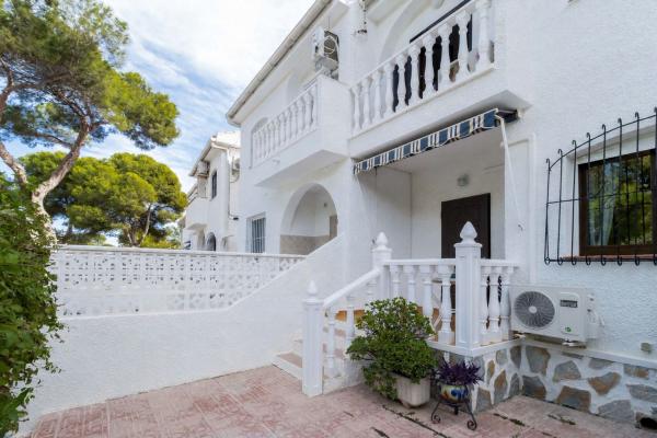 Chalet adosado en Calle Colon, La Zenia, Orihuela thumbnail 2