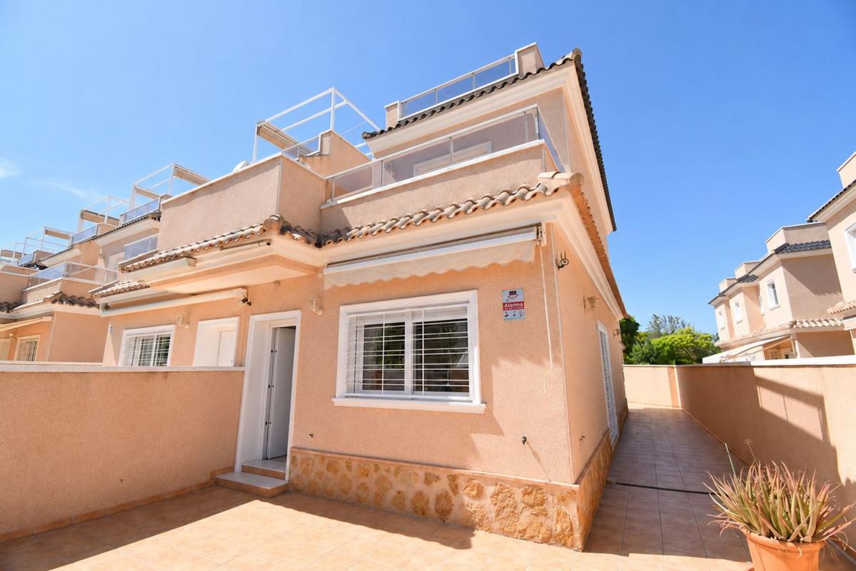 Venta de chalet adosado en Chalet adosado en Zona Pueblo, Pilar de la Horadada , Pilar de la Horadada photo 1
