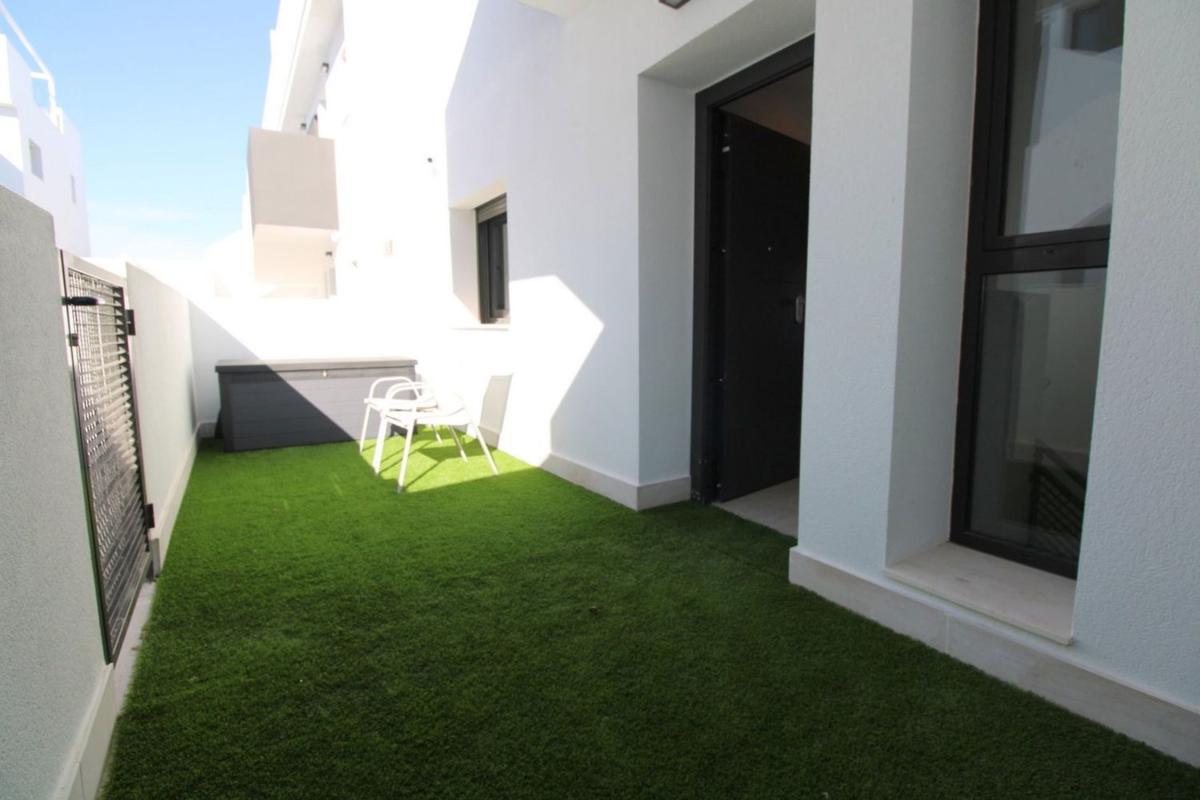 Venta de chalet adosado en Chalet adosado en Los Balcones - Los Altos del Edén, Torrevieja , Torrevieja photo 5