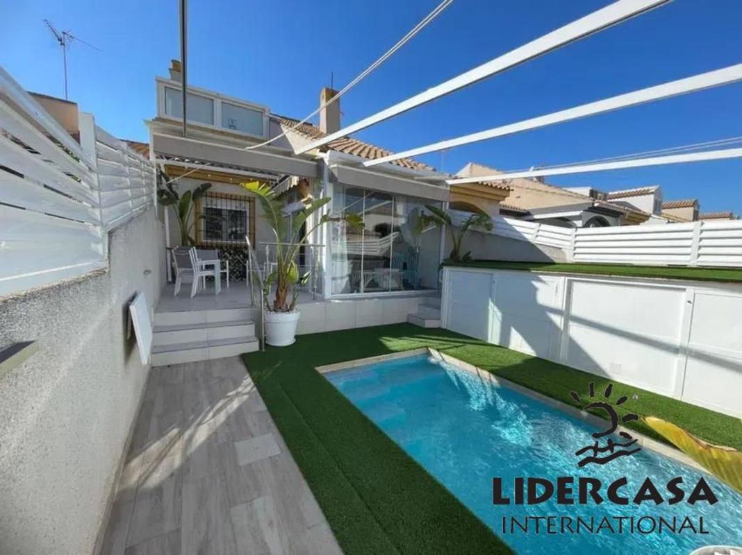 Продажа таунхауса в Chalet adosado en Calle Jardinero s/n, Torre de la Horadada, Pilar de la Horadada , Пилар де ла Орадада photo 1