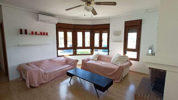 Chalet wolnostojący na sprzedaż w  Casa o chalet en Algorfa, Algorfa photo 3