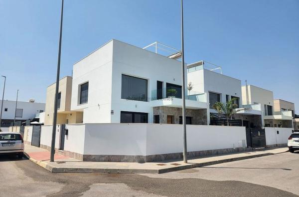 Chalet independiente en venta en Casa o chalet en Daya Vieja, Daya Vieja
 photo 1