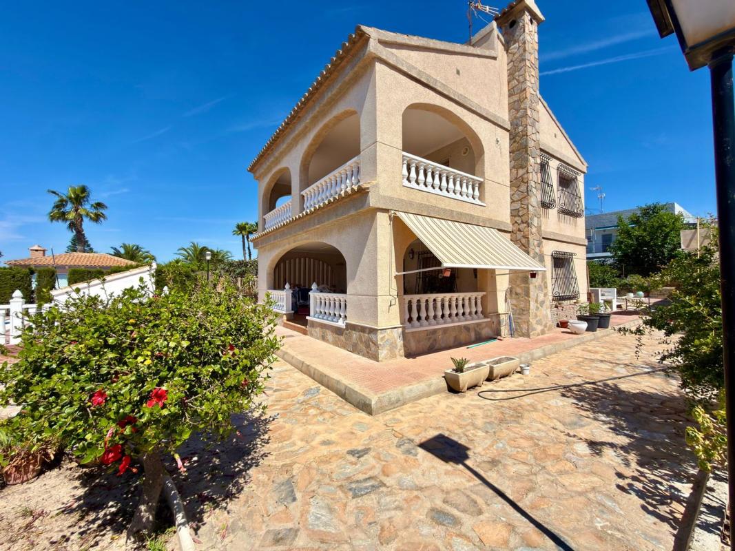 Properties for sale and rent in Spain photo 5