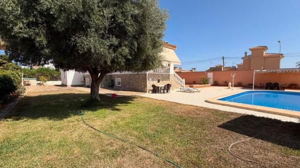 Casa o chalet independiente en Calle Debussy, 8, La Siesta - El Salado - Torreta, Torrevieja thumbnail 3