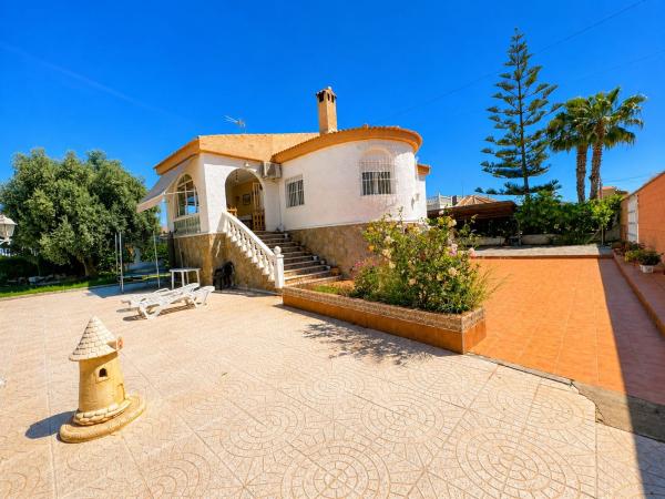 Casa o chalet independiente en Calle Debussy s/n, La Siesta - El Salado - Torreta, Torrevieja photo 4
