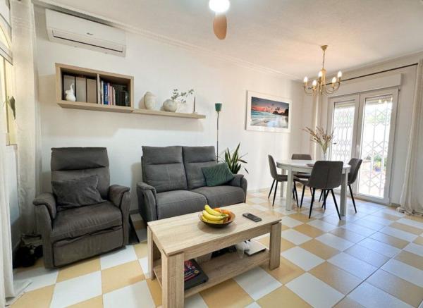 Casa o chalet independiente en Calle Alborán, Aguas Nuevas, Torrevieja photo 1