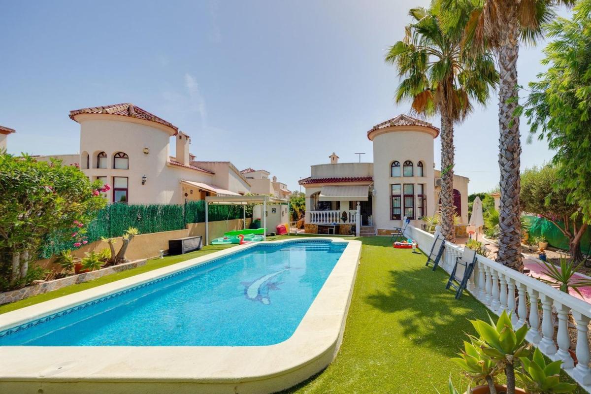 Properties for sale and rent in Spain photo 2