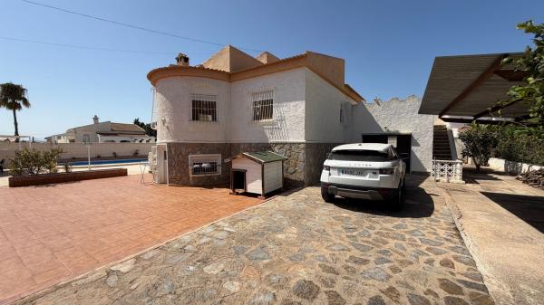 Casa o chalet independiente en Calle Debussy, La Siesta - El Salado - Torreta, Torrevieja thumbnail 2