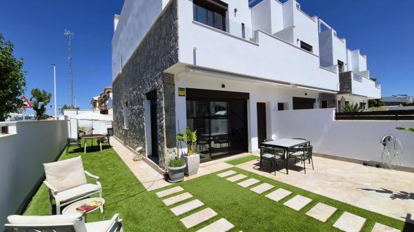 Chalet adosado en Avenida de la Ventas, 35, Zona Pueblo, Pilar de la Horadada photo 1