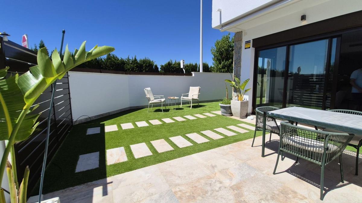 Продажа таунхауса в Chalet adosado en Avenida de la Ventas, 35, Zona Pueblo, Pilar de la Horadada , Пилар де ла Орадада photo 2