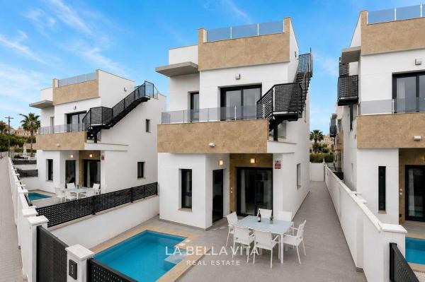 Casa o chalet independiente en Calle Río Ródano, La Siesta - El Salado - Torreta, Torrevieja photo 1
