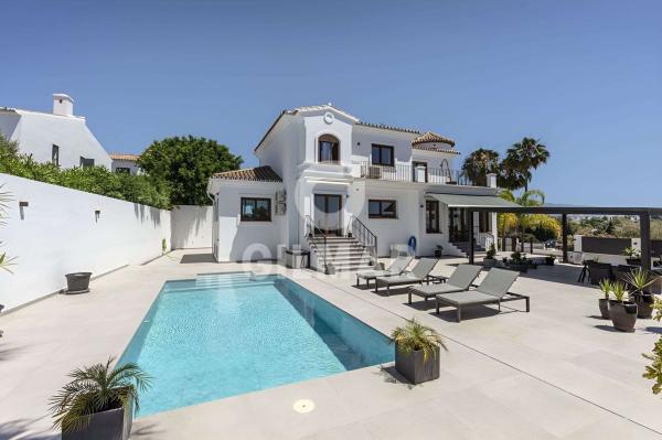 Casa o chalet independiente en Calle Monte Biarritz, Nueva Atalaya, Estepona photo 1