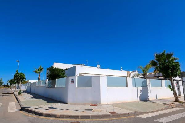 Casa o chalet independiente en Calle Comunidad de Regantes s/n, Zona Pueblo, Pilar de la Horadada thumbnail 3