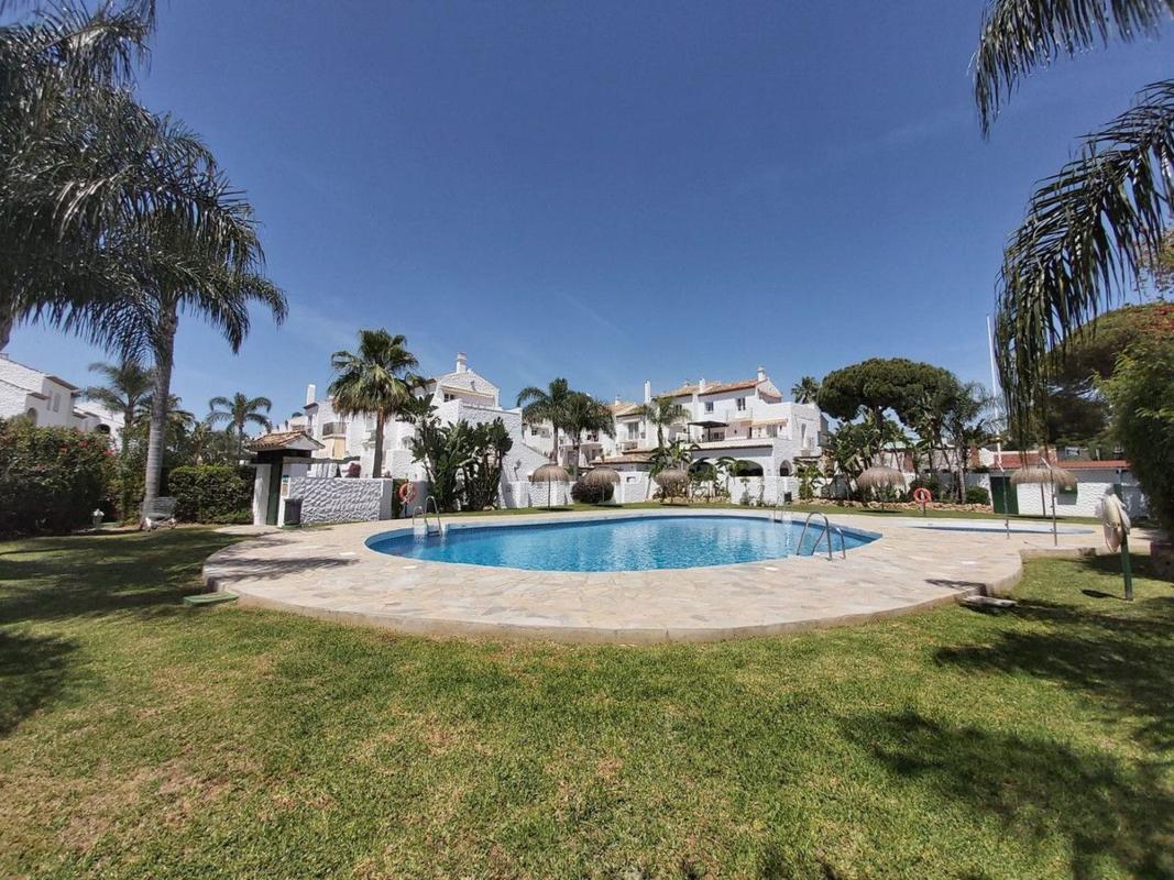 Venta de piso en Piso en Calle Benavista, Paraiso-Barronal, Estepona, Estepona
 photo 5