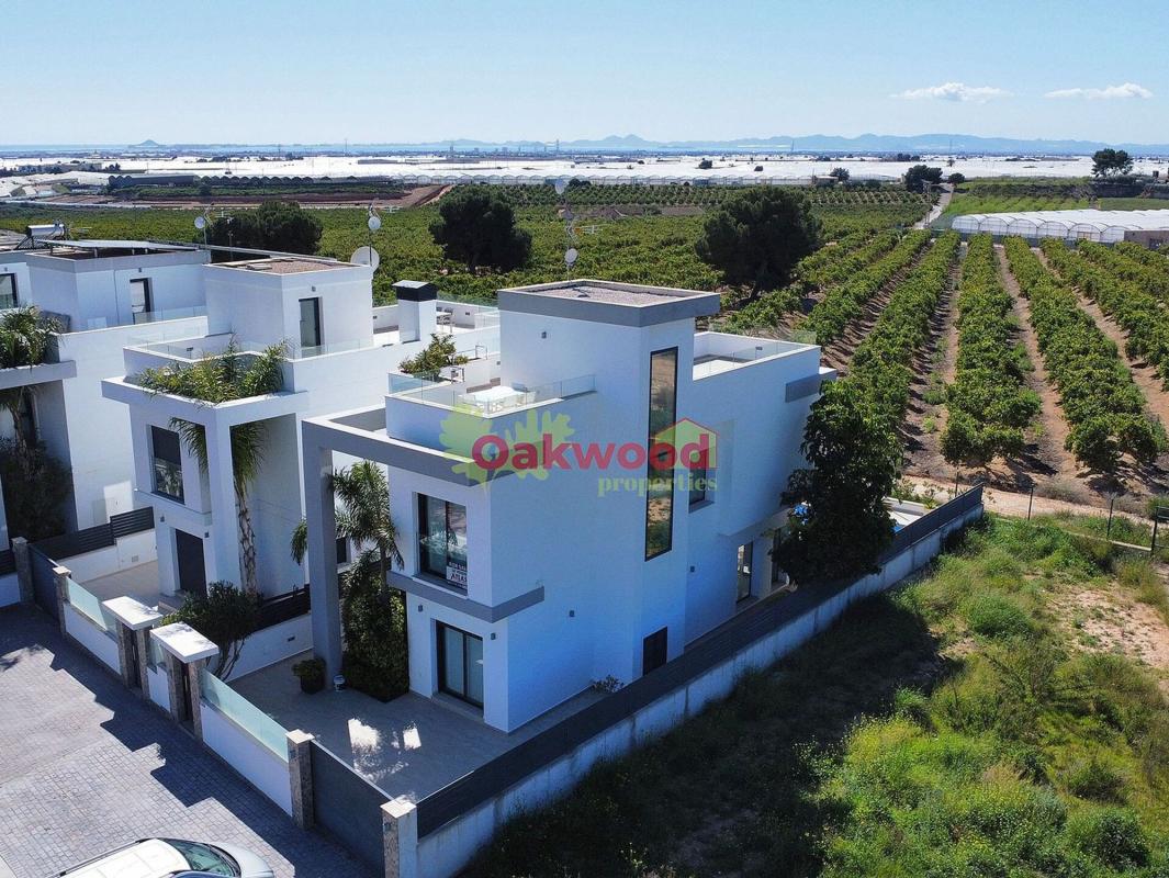 Продажа отдельного шале в  Casa o chalet en Avenida Severiano Ballesteros, Pinar de Campoverde, Pilar de la Horadada, Пилар де ла Орадада photo 2