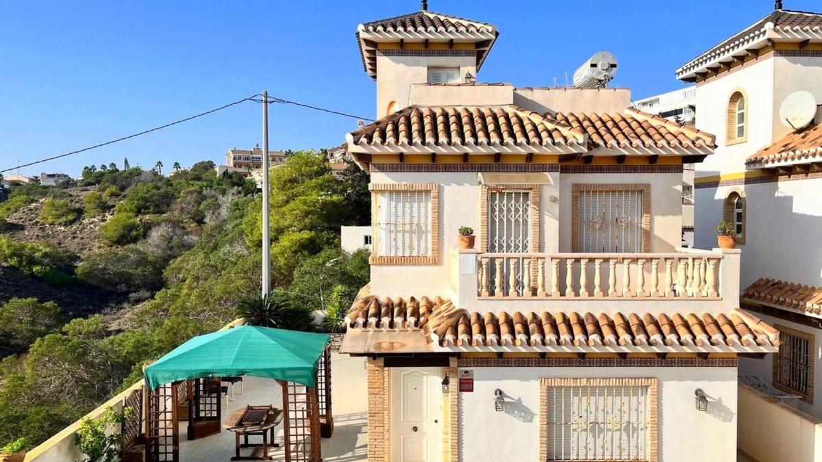 Продажа таунхауса в Chalet adosado en Torreblanca, Torrevieja , Торревьеха photo 2