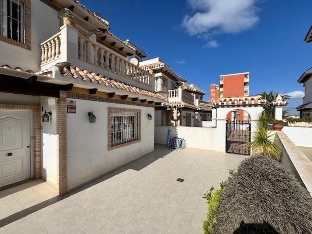 Продажа таунхауса в Chalet adosado en Torreblanca, Torrevieja , Торревьеха photo 4