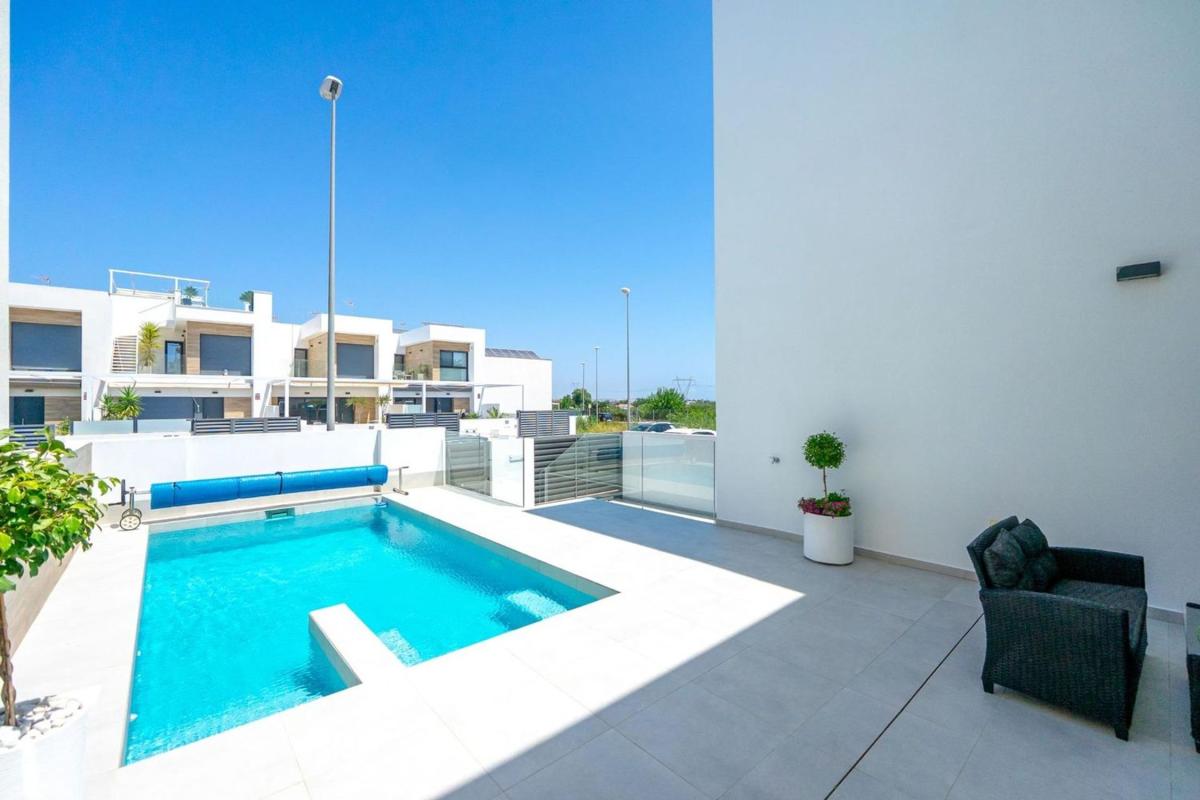 Properties for sale and rent in Spain photo 2