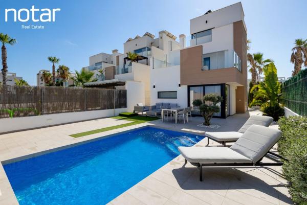 Частный шале на продаже в  Casa o chalet en Calle la Rambla, Urbanizaciones, Guardamar del Segura, Гуардамар-дель-Сегура photo 1