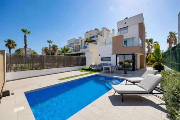 Частный шале на продаже в  Casa o chalet en Calle la Rambla, Urbanizaciones, Guardamar del Segura, Гуардамар-дель-Сегура photo 2