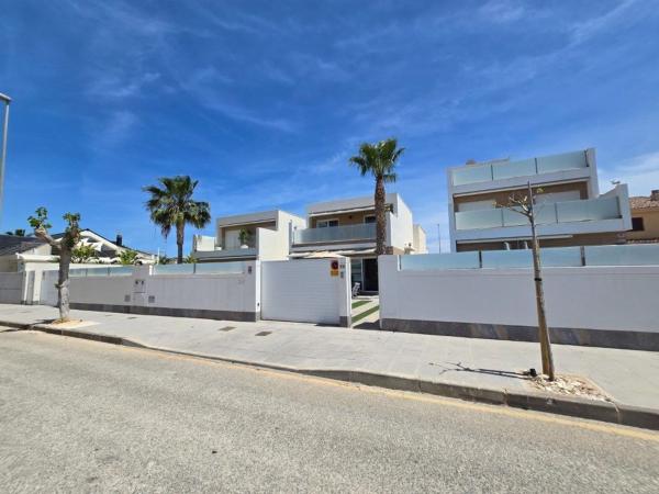 Casa o chalet independiente en Calle Pegaso, Zona Pueblo, Pilar de la Horadada thumbnail 3
