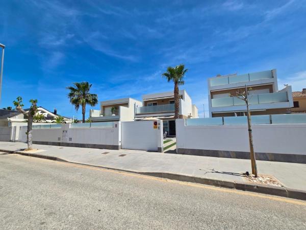 Casa o chalet independiente en Calle Pegaso, Zona Pueblo, Pilar de la Horadada thumbnail 2