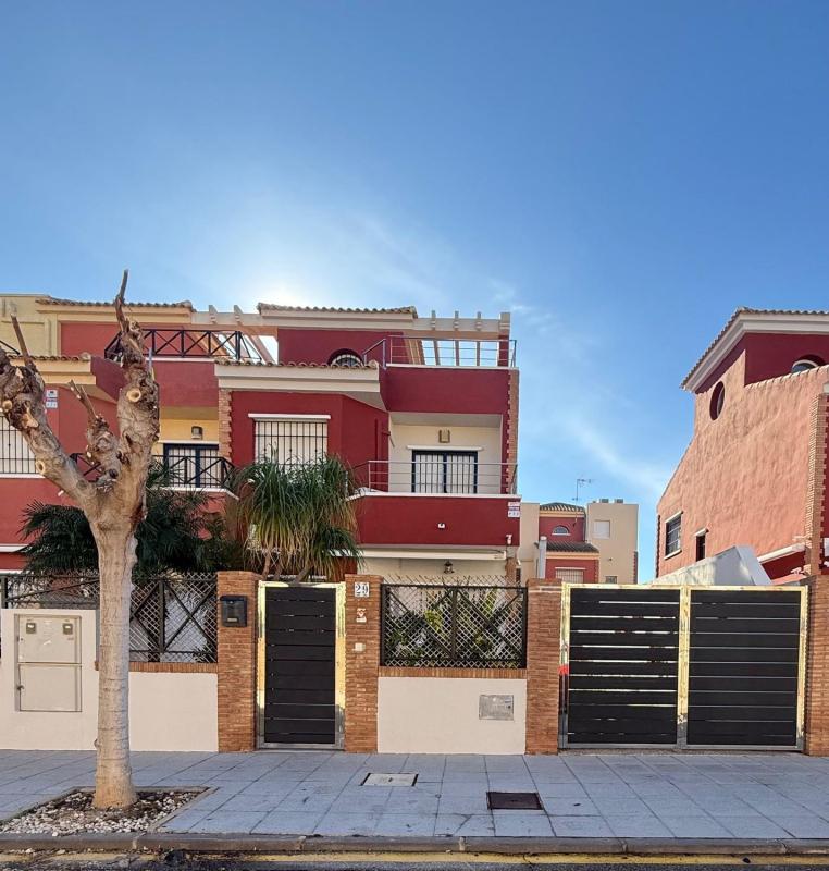 Продажа таунхауса в Chalet adosado en Calle Margarita Mojón, 29, El Mojón, Pilar de la Horadada , Пилар де ла Орадада photo 2