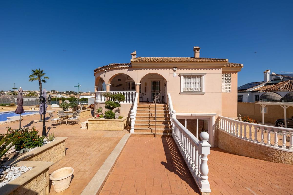 Properties for sale and rent in Spain photo 3