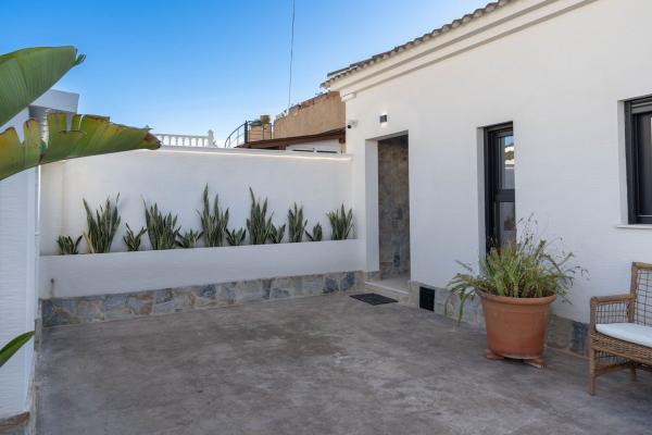 Chalet pareado en Calle Strauss, La Siesta - El Salado - Torreta, Torrevieja photo 4