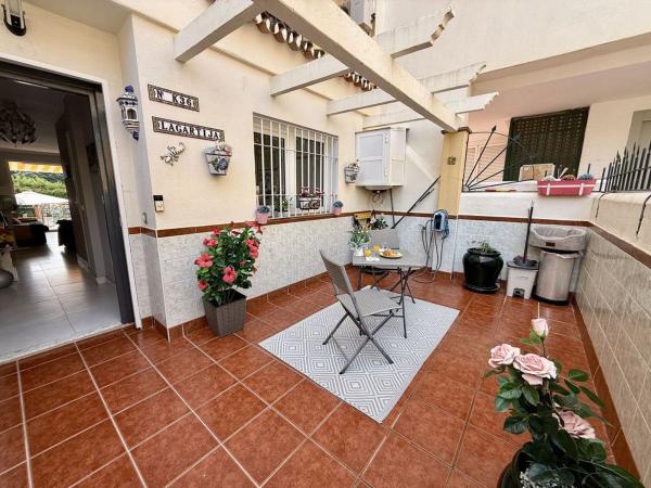 Venta de piso en Piso en Calle Argentina, Loma de los Riscos, Torremolinos, Torremolinos
thumbnail 3