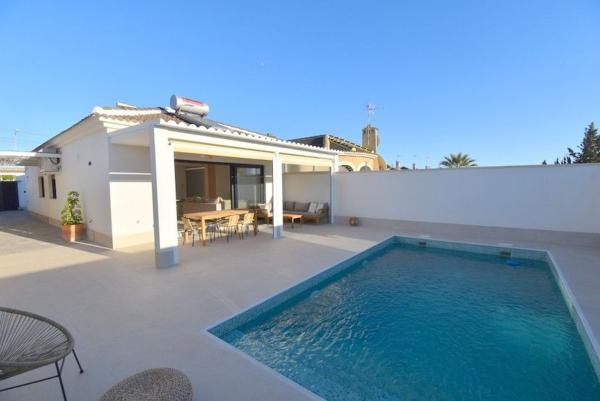 Chalet independiente en venta en Casa o chalet en La Siesta - El Salado - Torreta, Torrevieja, Torrevieja
 photo 1