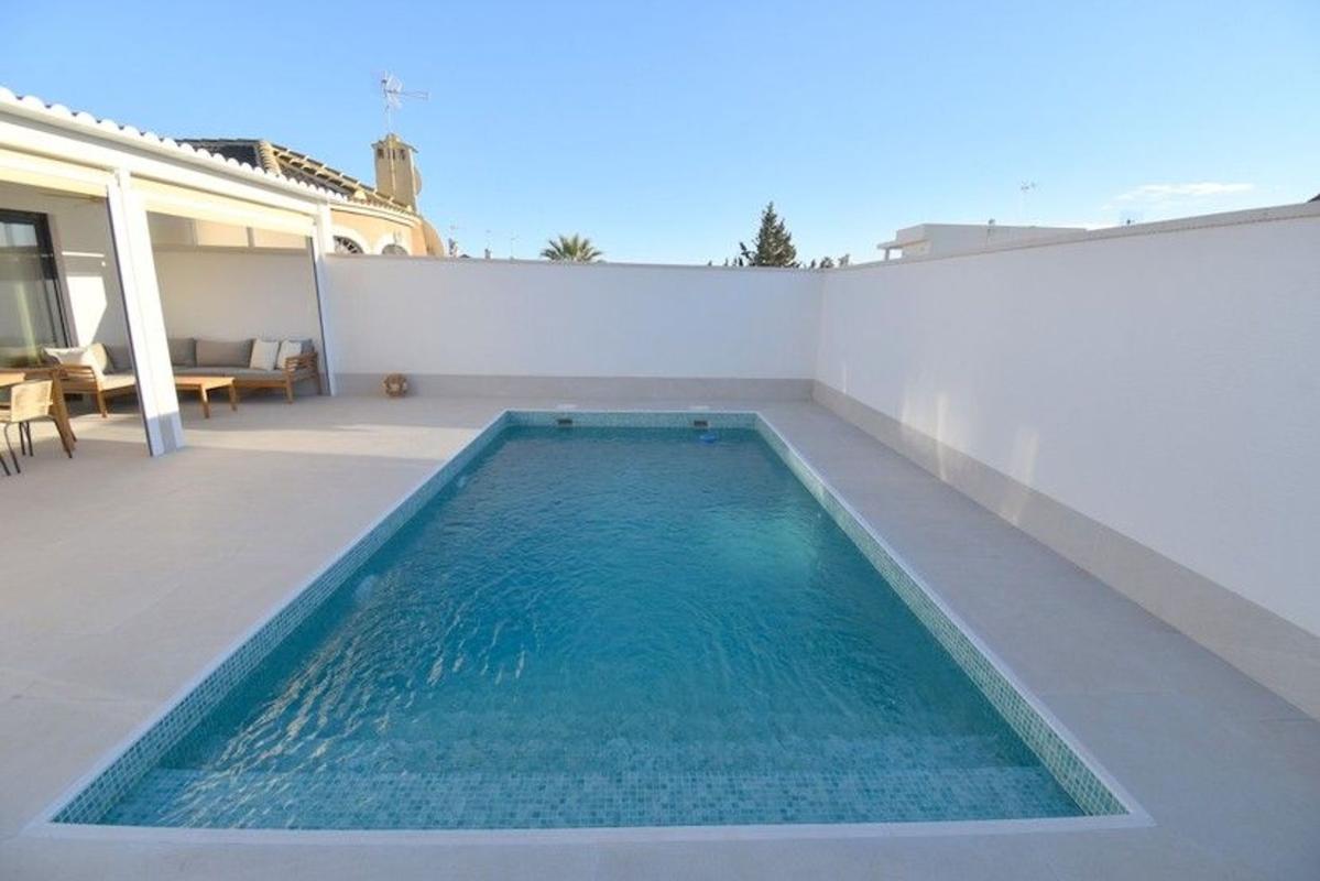 Venta de chalet independiente en Casa o chalet en La Siesta - El Salado - Torreta, Torrevieja, Torrevieja
photo 3