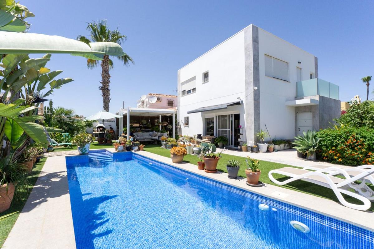 Properties for sale and rent in Spain photo 2