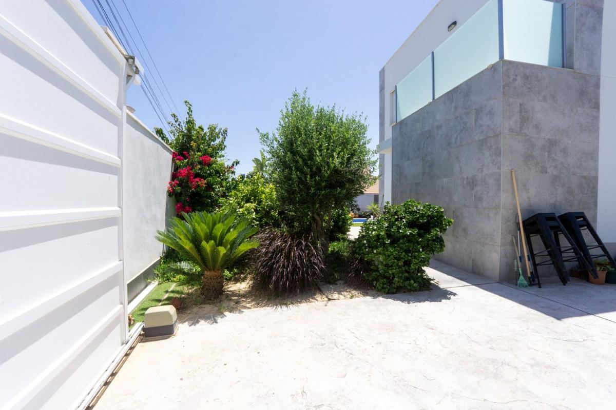 Properties for sale and rent in Spain photo 4