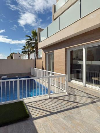 Casa o chalet independiente en Calle Numancia, Zona Pueblo, Pilar de la Horadada thumbnail 2