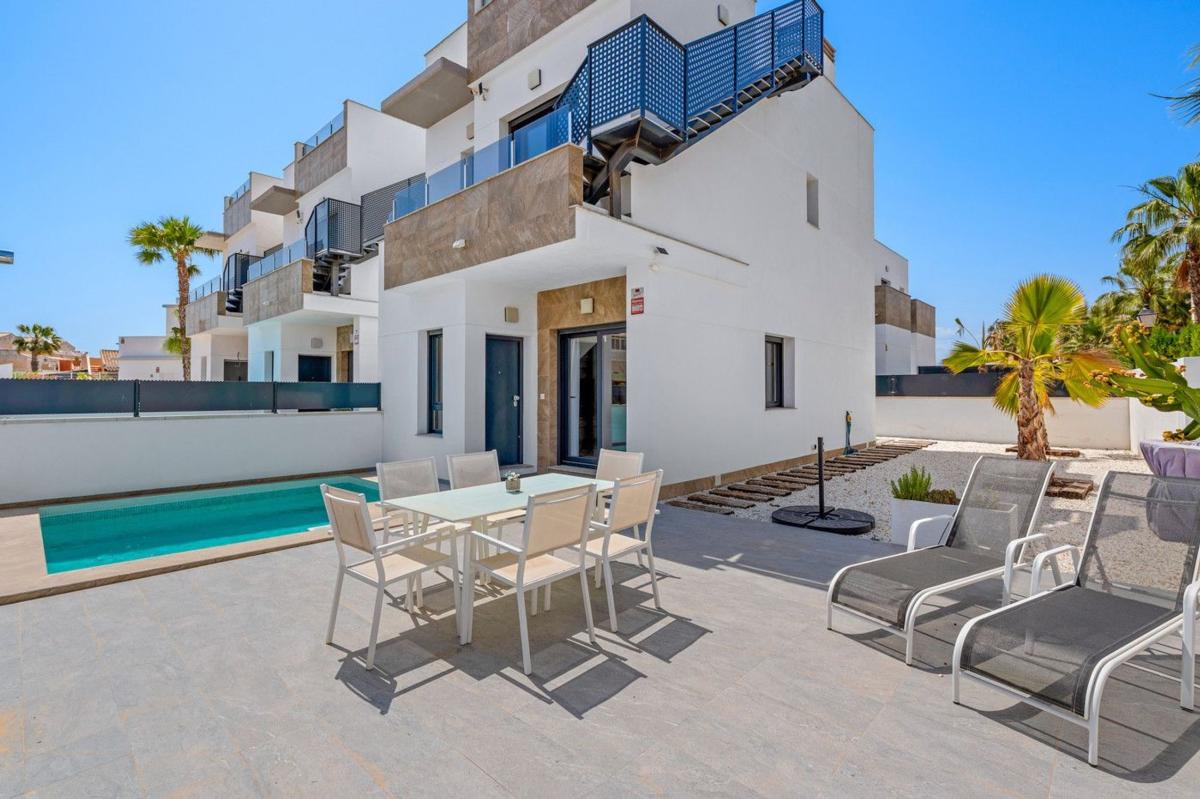Properties for sale and rent in Spain photo 2
